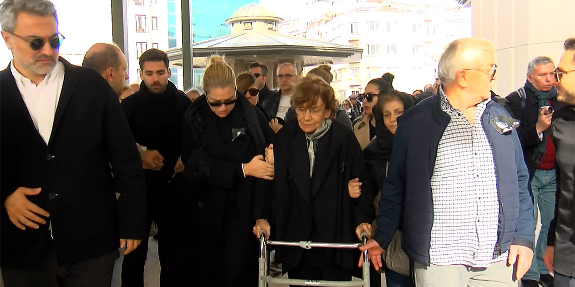 1 Aralık Cuma günü 79 yaşında hayatını kaybeden tiyatro ve sinema sanatçısı Can Gürzap son yolculuğuna uğurlandı.