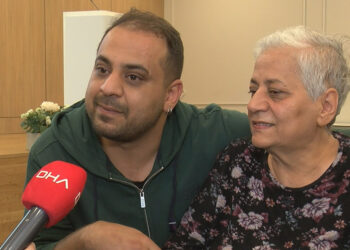 Cebinde ceset torbasıyla geldiği hastanede annesiyle zeybek oynadı