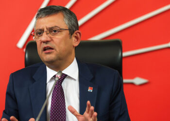 Özgür Özel Erkan Baş'la telefonda görüştü