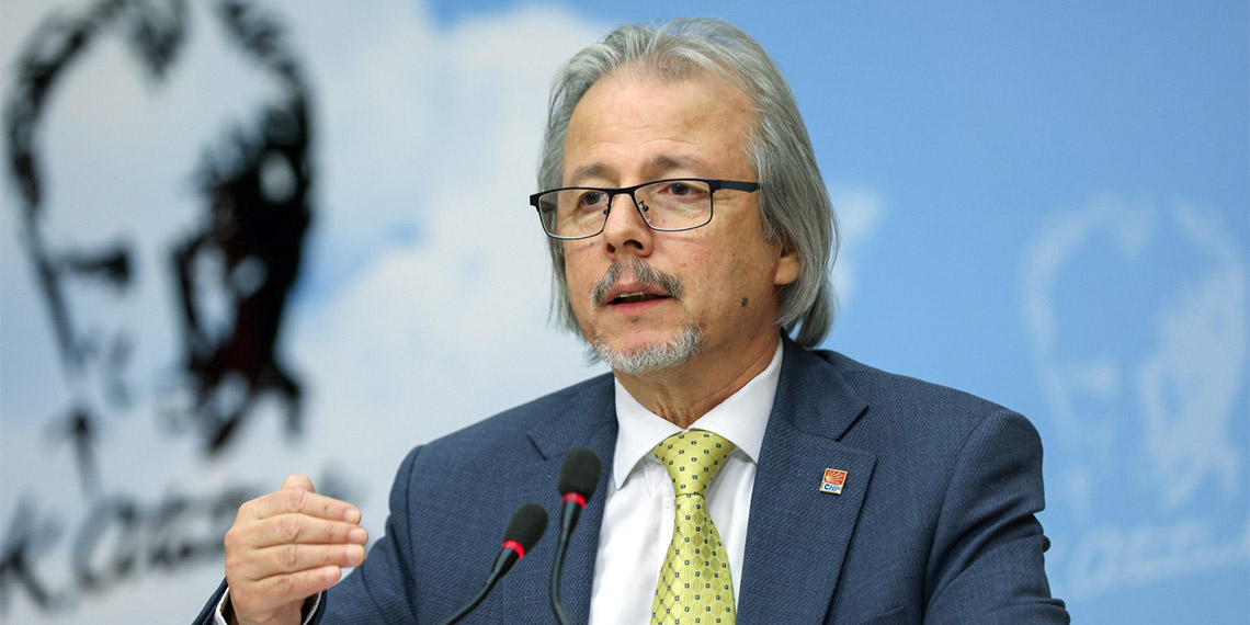 CHP Genel Başkan Yardımcısı İlhan Uzgel, "CHP dış politikada kendini daha fazla gösterecek, dış politikada bir alternatif olduğunu gösterecek" dedi.