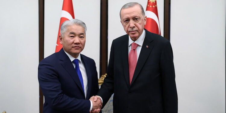 Erdoğan Moğolistan Millî Güvenlik Konseyi Sekreterini kabul etti
