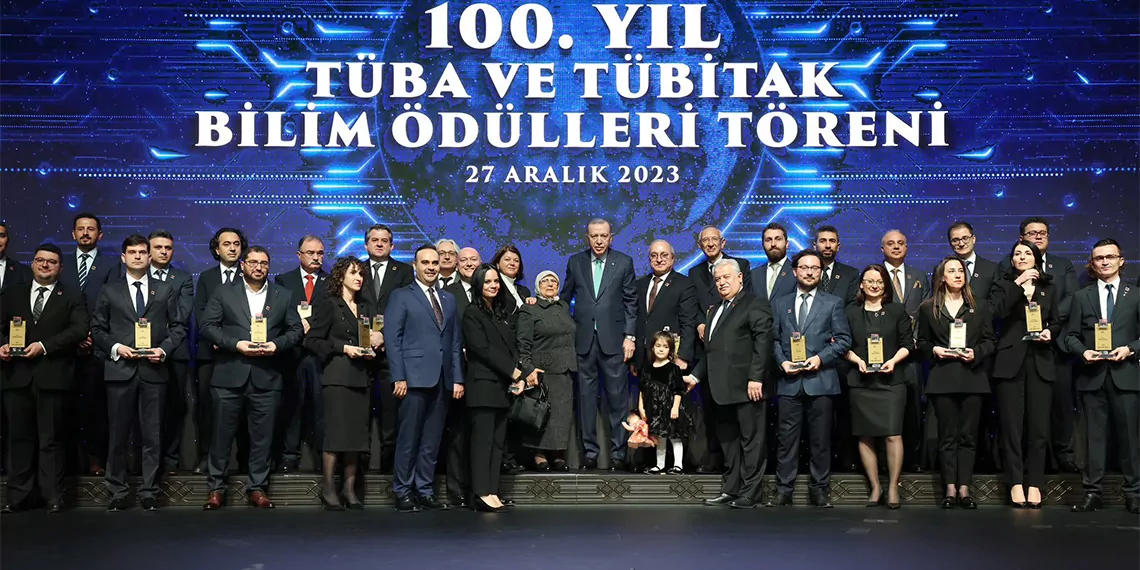 Cumhurbaşkanı recep tayyip erdoğan, "türkiye'nin şahlanışına set çekmeyi amaçlayan menfur terör saldırılarının, kutlu yürüyüşümüzü asla durduramayacağının bilinmesini istiyorum. 12 evladımız şehit oldu, allah rahmet etsin. Tüm ailelerine ve milletimize başsağlığı diliyorum. Ama bakın 36 saatte 54 terörist yok edildi. Çünkü bizim bu şehitlerimizin kanları asla yerde kalmayacak" dedi.  