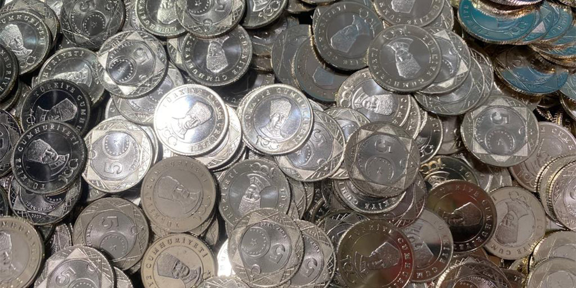 5 TL'lik madeni hatıra parası tartışma yarattı; Atatürk'e benziyor m?