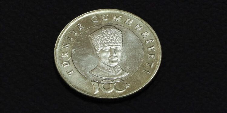 5 TL'lik madeni hatıra parası tartışma yarattı; Atatürk'e benziyor m?