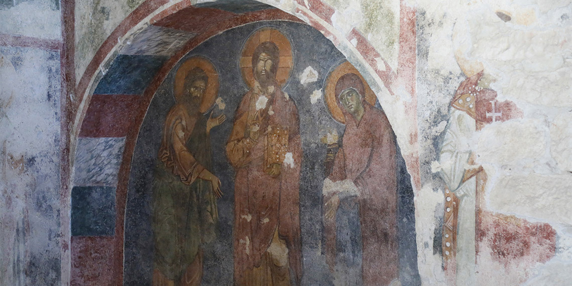 Noel Baba Kilisesi yılbaşı öncesi ziyaretçi akınına uğruyor