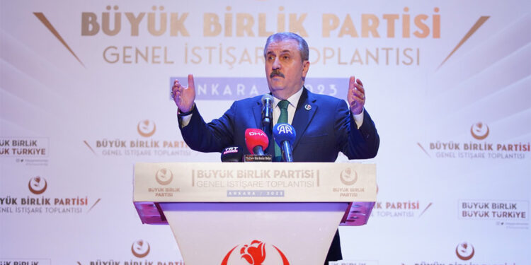 Asgari ücret minimum 17 bin liranın üzerinde olmalıdır