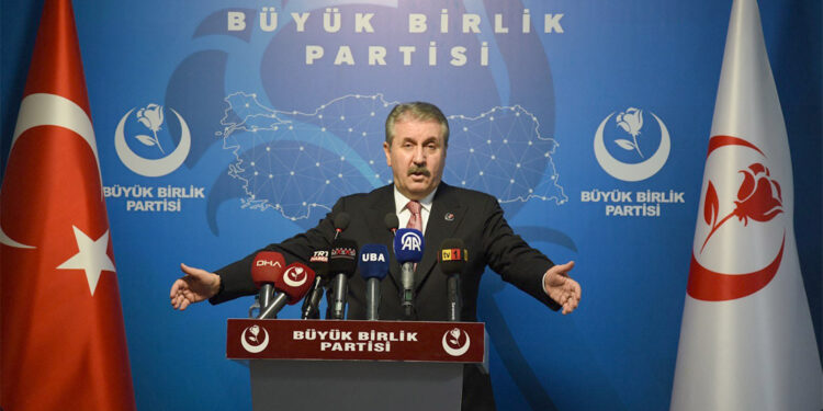 Asgari ücret yılda iki kez tespit edilmeye devam etmeli