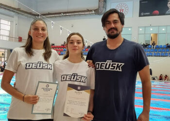 DEÜ'lü yüzücülerden 1 rekor