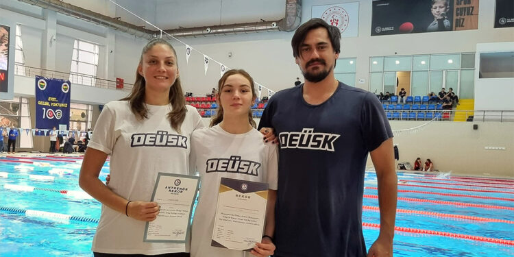 DEÜ'lü yüzücülerden 1 rekor