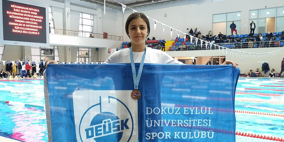 DEÜ'lü yüzücülerden 1 rekor