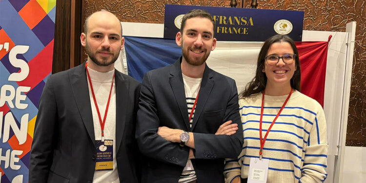 Dışişleri Mensupları Eşlerinden örnek davranış