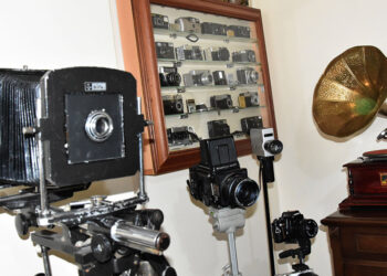 Emekli makinist fotoğrafçılık tutkusunu koleksiyona dönüştürdü