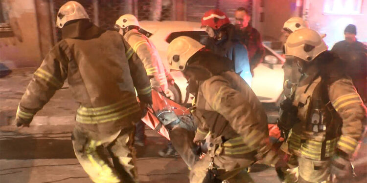 Esenler'de mobilya atölyesinde yangın; 1 ölü, 5 yaralı