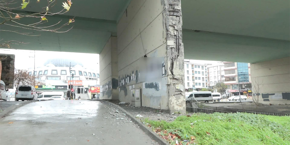 Esenyurt Balıkyolu Köprüsü tehlike saçıyor