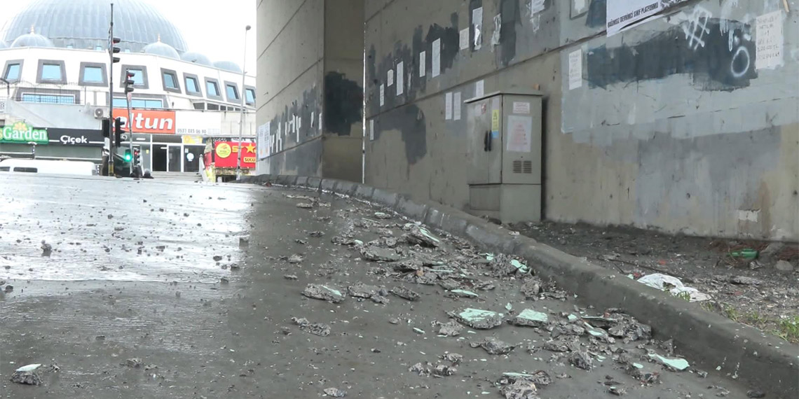 Esenyurt Balıkyolu Köprüsü tehlike saçıyor