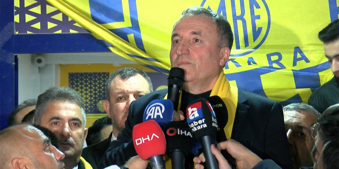 Faruk Koca, “Sizlere böyle bir olay yaşattığım için çok mahcubum, çok üzgünüm. Benden beklenmeyen bir şeydi. Önce dünya gündemini, Türkiye gündemini özellikle Gazzeli çocukların ve dünya mazlumlarının gündemini işgal ettiğim için hepsinden, onlardan özür diliyor, helallik istiyorum” dedi.