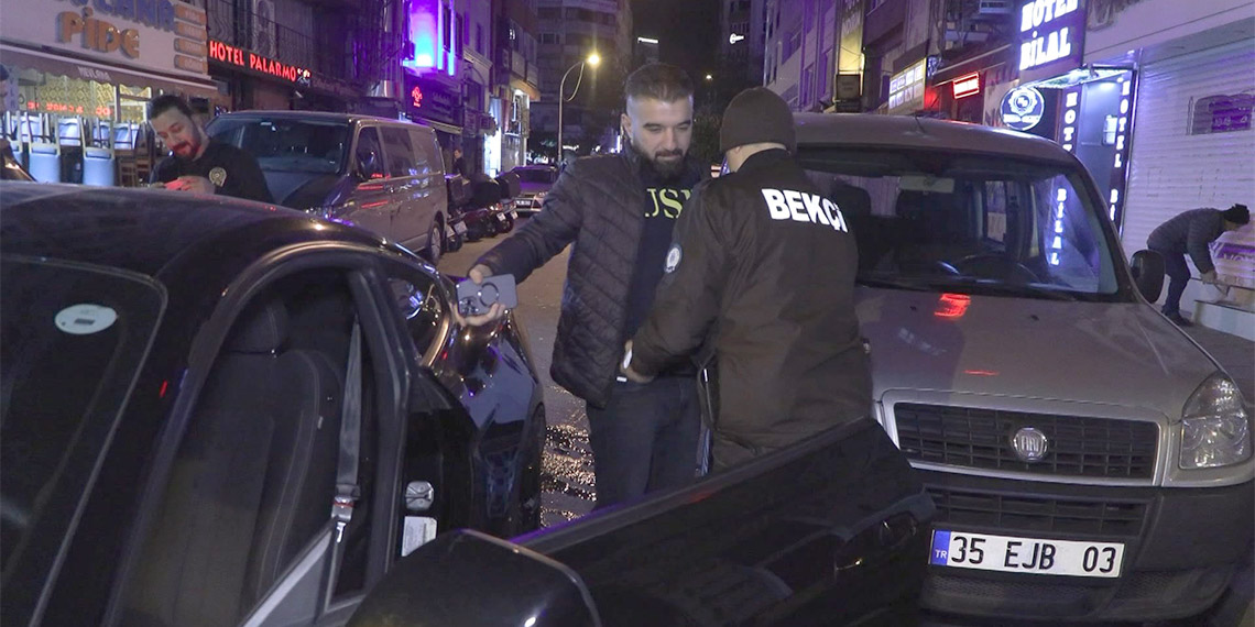 Fatih'te 30 noktada asayiş denetimi yapıldı