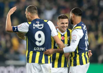 Fenerbahçe derbiye lider gidiyor