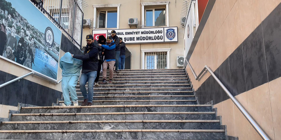 İstanbul'da 'Fergio House' ismini verdikleri villada yakın tarihte büyük bir parti vererek buradan da müstehcen yayınlar yapmaya hazırlanan şüpheliler, düzenlenen operasyonla gözaltına alındı.