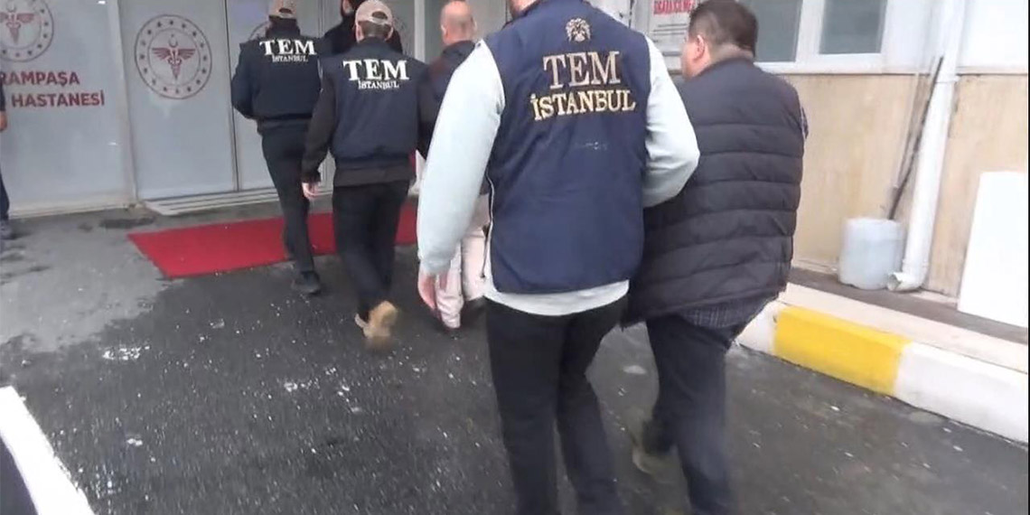 FETÖ operasyonunda gözaltına alınan 6 kişi emniyetteki işlemlerinin ardından adliyeye sevk edildi. 2 kişi tutuklanarak cezaevine gönderildi.