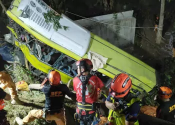 Filipinler'de yolcu otobüsü vadiye uçtu; 17 ölü