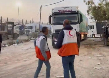 Gıda yüklü 80 kamyon Refah sınır kapısından teslim alındı