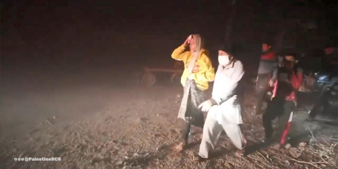 Filistin Kızılayı, İsrail'in Gazze Şeridi'ne saldırısı sonrası sivillerin tahliye edildiği anlara ilişkin görüntüleri yayınladı.