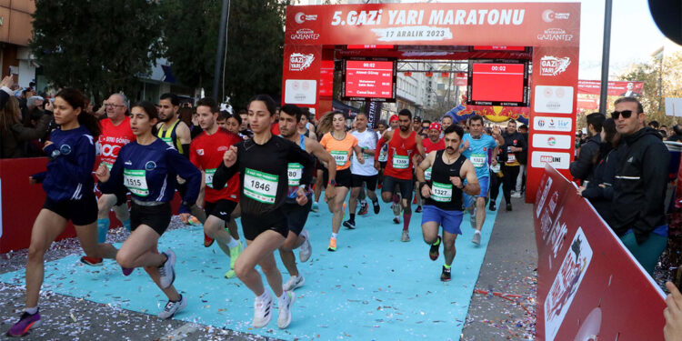 Gaziantep'te 5'inci Gazi Yarı Maratonu başladı