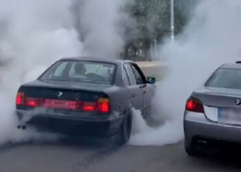 Gaziosmanpaşa'da lastik yakarak drift yapan sürücüye ceza