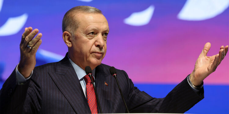 Sporun günlük siyasi rekabetin mezesi haline getirilmesi yanlıştır