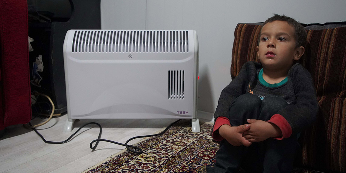 'Göl Mahalle'de 21 aile konteynerlere yerleştirildi