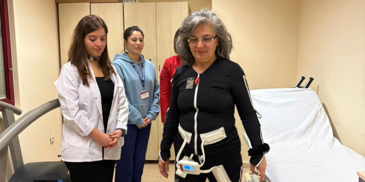 'Biyonik giysi' tedavisi yüz güldürdü