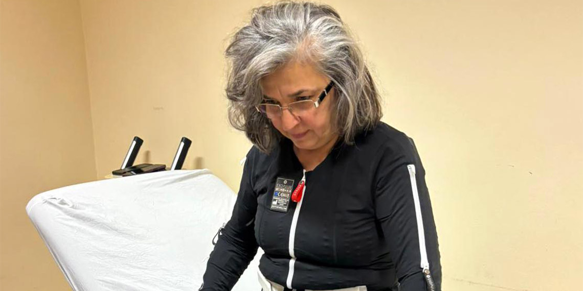 Hacettepe Üniversitesi Fizik Tedavi ve Rehabilitasyon Fakültesi'nde klinik çalışmaları yürütülen 'biyonik giysi' ile tedavi, 6 ayda kronik bel-boyun rahatsızlığı çeken hastalar ile multipl skleroz (MS) hastalarında uygulandı.