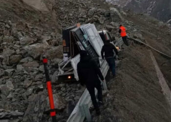 Hakkari-Van kara yolunda heyelan