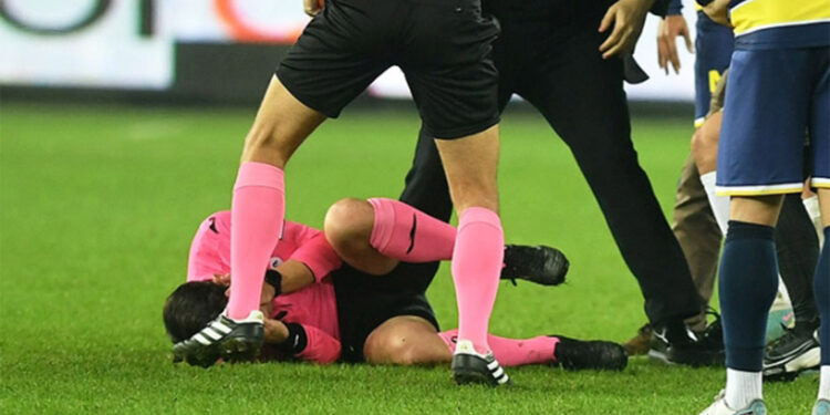 Halil Umut Meler'e yumruklu saldırı manşetlere taşındı!