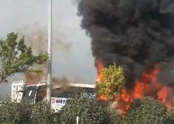 Hatay'da seyir halindeki yolcu otobüsü yandı