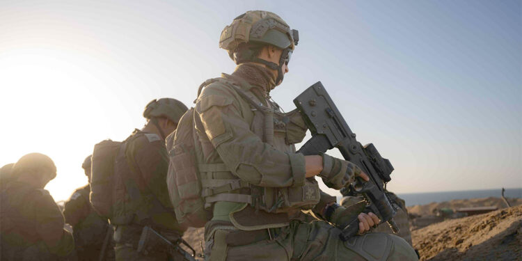 Tabur'un muharebe ekibinin savaşçıları Hamas'a karşı savaşıyor
