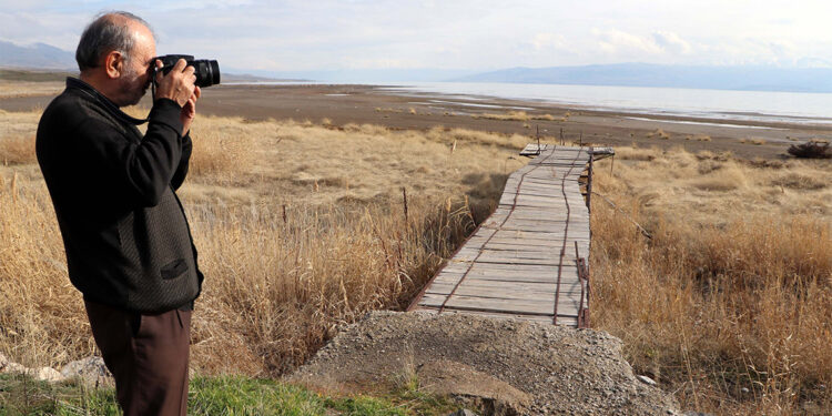 Van Gölü'nde yaşanan çekilme fotoğraf karelerinde