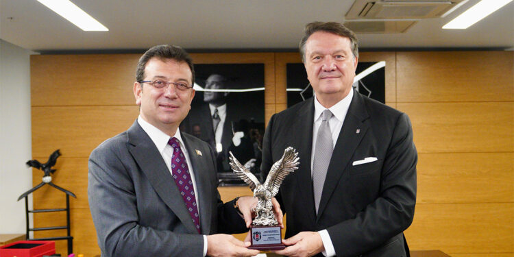 Ekrem İmamoğlu Hasan Arat'ı ziyaret etti