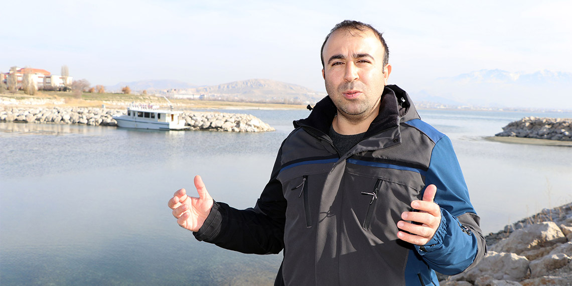 Van Yüzüncü Yıl Üniversitesi (YYÜ) Su Ürünleri Fakültesi Dekan Yardımcısı Doç. Dr. Ataman Altuğ Atıcı, gemilerin sintine atıklarının ciddi kirliliğe yol açtığını ve endemik tür olan inci kefallerinin yaşam alanlarını tehdit ettiğini belirledi.