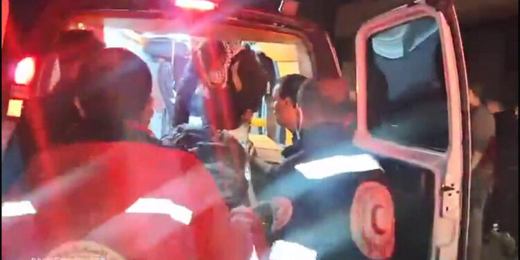 İsrail, Maghazi mülteci kampını vurdu