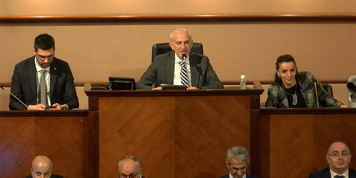 İstanbul'da mezar yeri fiyatlarına zam yapıldı. İBB Meclisi'nde alınan kararla Karacaahmet, Nakkaştepe, Zincirlikuyu, Aşiyan, Çengelköy gibi birinci grupta yer alan mezarlıklarda boş mezar yeri bedeli 45 bin 250 liradan 69 bin 770 liraya yükseltildi.