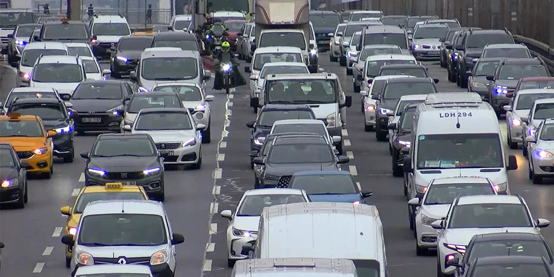 İstanbul'da trafik yoğunluğundaki artış önlenemiyor