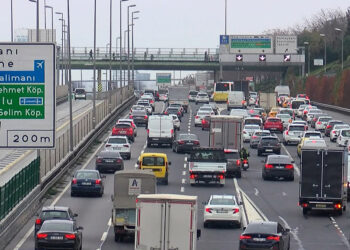 İstanbul'da trafik yoğunluğundaki artış önlenemiyor