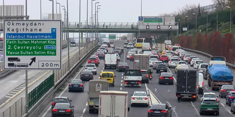 İstanbul'da trafik yoğunluğundaki artış önlenemiyor