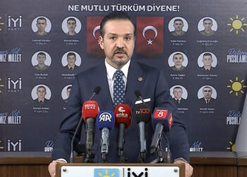 Teröristlerle poz veren vekiller Türk milletinin temsilcisi olamaz