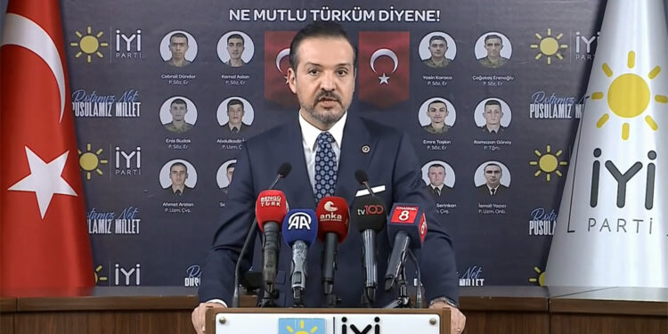 Teröristlerle poz veren vekiller Türk milletinin temsilcisi olamaz