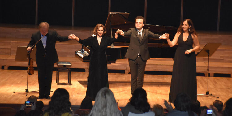 İzmir'de 'Atatürk'ü Anlamak' konseri düzenlendi