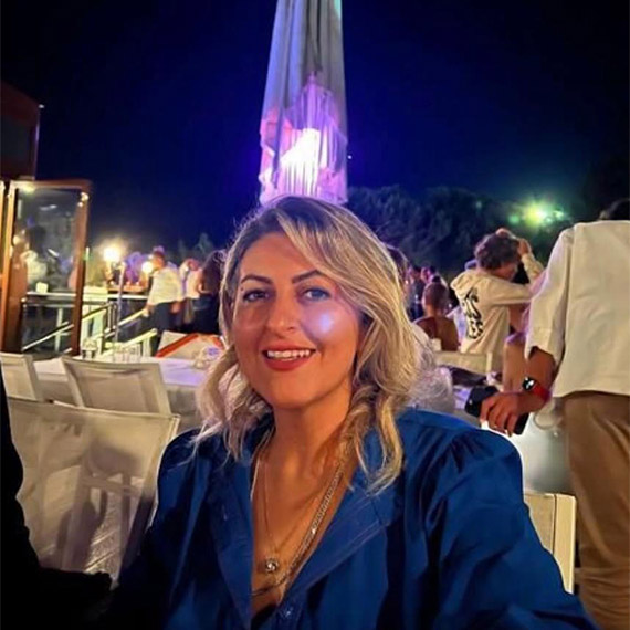 Kadıköy Caddebostan'da, 38 yaşındaki Nazan Burcu Soyyer'in hayatını kaybettiği kazanın güvenlik kamerası görüntüsü ortaya çıktı.