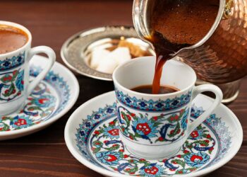 Bir kahve gibidir yalnızlık